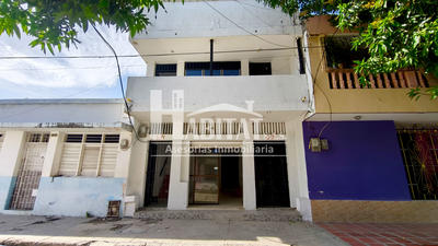 Casa en venta y arriendo con apartamento y locales, Centro Histórico,